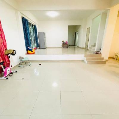 Alam Budiman, Seksyen U10, Shah Alam Double Storey Superlink House type Anggun (40x70sqft) End lot extra land 12ft