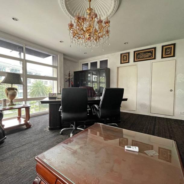 Laman Seri Business Park, Seksyen 13, Shah Alam Five Storey Office Space For Sale End Lot-3